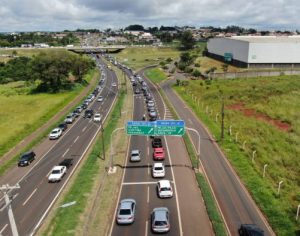 Vacinação drive thru gera congestionamento; ação acontece neste sábado