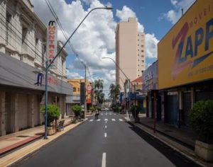 Covid-19: a cidade brasileira que viu casos desabarem após ‘lockdown de verdade’