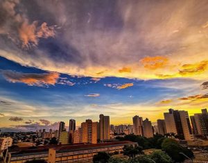 Um registro do céu londrinense de tirar fôlego