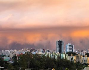 Um céu incrível no fim de tarde em Londrina