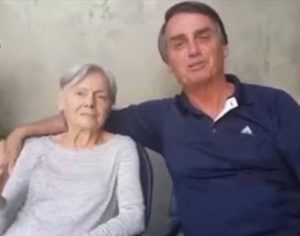 Aos 93 anos, Mãe de Bolsonaro foi imunizada com Coronavac em SP