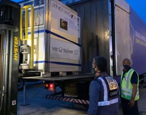 Fiocruz recebe insumo para fabricar 12,2 milhões de doses de vacina