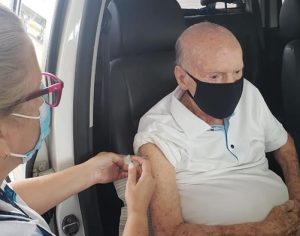 Aos 89 anos, Zagallo é vacinado contra o coronavírus