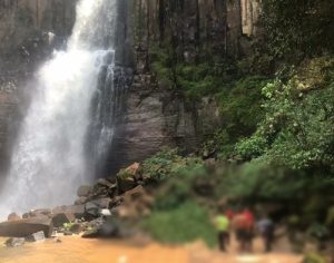 Dois jovens de Londrina morrem após queda de cachoeira em Faxinal