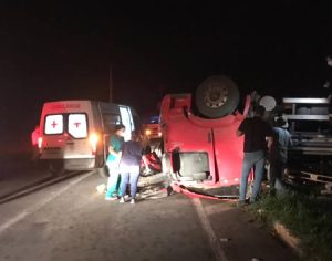 Motorista morre após tombar carreta na região de Londrina
