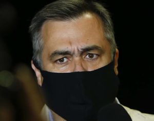 ‘Não há ambiente livre da covid no Paraná’, alerta secretário de Saúde