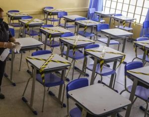 Profissionais relatam medo após casos de covid em escolas de Londrina