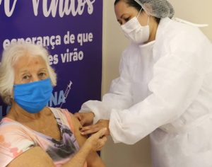 Saúde libera vacinação para idosos com mais de 76 anos em Londrina