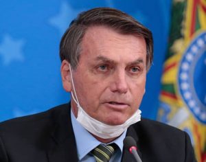 PF conclui que Bolsonaro cometeu crime ao associar vacina à Aids