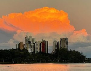 Um registro do céu de Londrina para ficar de queixo caído