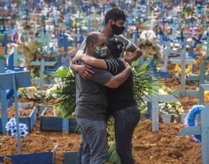 Brasil ultrapassa 400 mil mortos na pandemia do coronavírus