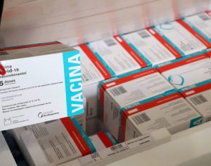 Cidades da região de Londrina devolvem vacinas por baixa adesão