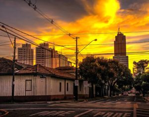 Incrível imagem do céu no Centro de Londrina