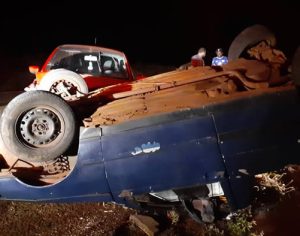 Quatro ficam feridos em capotamento na PR-090 na região de Londrina