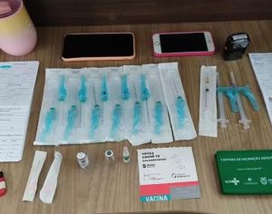 Polícia prende falsa enfermeira com vacinas anti-covid no Norte do PR