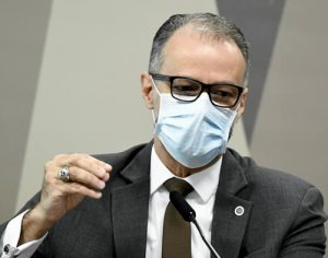 Presidente da Anvisa diz que negou pedido para trocar bula da cloroquina