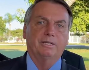 Covid matou um número insignificante de crianças, diz Bolsonaro
