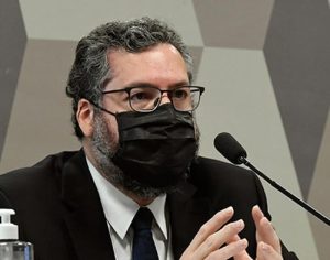 CPI da Covid ouve ex-ministro Ernesto Araújo nesta terça; acompanhe