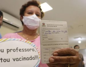 Londrina inicia vacinação anti-covid em trabalhadores da educação