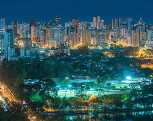 Incrível noite londrinense; veja a imagem completa