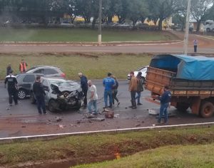 Motorista morre após colisão entre carro e caminhão em Ibiporã