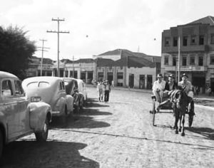 Imagem mostra Avenida Paraná na pacata Londrina de 1945