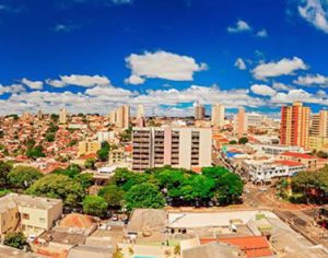 Cidade do Norte do PR planeja vacinar toda população acima de 18 anos em junho