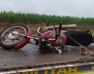Motociclista morre após bater contra poste em estrada rural de Ibiporã