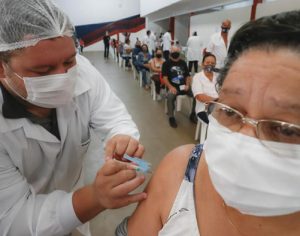 Junho já é o mês com mais paranaenses vacinados contra a covid-19