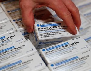 Paraná recebe mais 548 mil doses de vacinas contra a covid-19