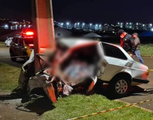Motorista morre após colidir contra poste na Zona Norte de Londrina