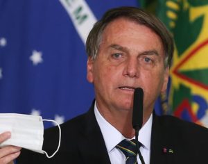 Com intestino obstruído, Bolsonaro será transferido para SP