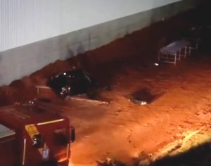 Jovem de 22 anos morre após carro cair em barranco em Cambé