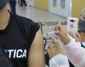 Arapongas inicia vacinação anti-covid para pessoas com 22 e 21 anos