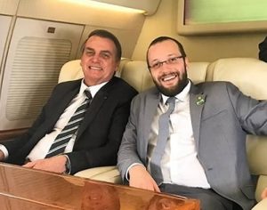 TSE apresenta notícia-crime contra Bolsonaro e Filipe Barros