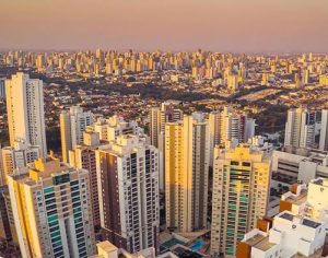 Uma incrível imagem da ‘selva de pedras’ em Londrina