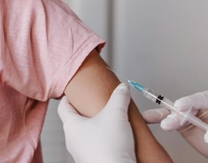 Londrina libera vacinação anti-covid de adolescentes acima de 12 anos