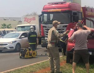 Acidente grave envolve três veículos na Zona Oeste de Londrina