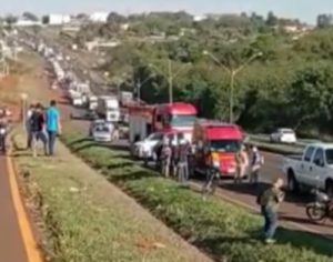 Pai morre e filho fica ferido em acidente de moto em Londrina