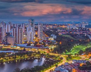 Incrível registro de uma noite brilhante em Londrina