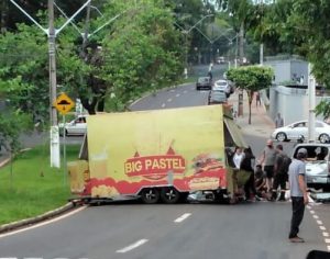 Duas pessoas ficam feridas em acidente na Zona Oeste de Londrina