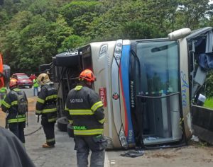 Acidente com ônibus deixa seis mortos em rodovia de São Paulo