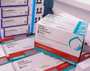Paraná recebe mais 804 mil imunizantes contra a covid-19