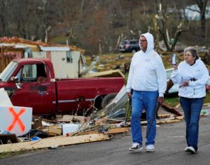 Tornados matam dezenas de pessoas no Kentucky, nos EUA