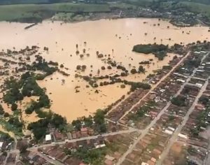 Sobe para 20 número de mortes causadas pelas chuvas na Bahia