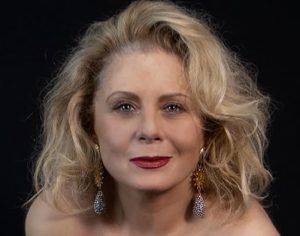 Vera Fischer aparece de biquíni em foto raríssima; veja