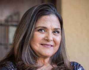 Atriz antivacina, Elisângela é internada em estado grave com sequelas da covid