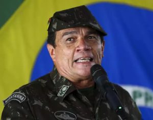 Exército determina vacinação, uso de máscara e proíbe fake news