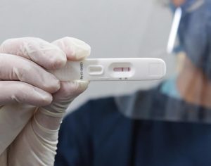 Saúde registra mais um óbito e 106 novos casos de covid-19 em Londrina