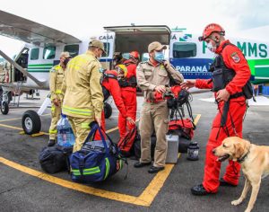Paraná envia bombeiros e cães para auxiliar nas buscas em Petrópolis